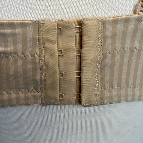 Strapless Bra - Picture 7 of 8